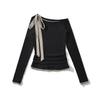 Camiseta de Manga Larga con Tirante Oblicuo de Color Contrastante para Mujer 2025 Otoño Nuevo Estilo Coreano Diseño Ajustado con Hombros Descubiertos Top