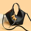 Elegante y estiloso bolso de mano con colgante de poni para mujer, nuevo modelo 2026, adecuado para ir al trabajo, bolso de hombro moderno y versátil, bolso cruzado
