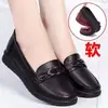 Nuevos Zapatos Casuales Cómodos de Talla Grande para Mamá 2025 Otoño Planos Zapatos de Cuero Cuero Suave Antideslizantes Zapatos de Cuero para Personas de Mediana Edad y Mayores