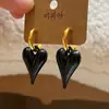 Estilo Lujoso y Exagerado ~ Pendientes de Corazón Sólido Puntiagudos Estilo Metalero Europeo y Americano Tendencia de Moda 2025