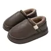 Pantuflas de algodón impermeables 2026pu para hombre, estilo invierno, con soporte para el talón, forradas de felpa, engrosadas, de peluche, cálidas y antideslizantes, zapatos de algodón de invierno al por mayor para hombre