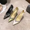Sapatos de Salto Alto para Mulheres 2026 Verão Novo Estilo Estilo Chinês Bico Fino Boca Rasa Sexy Vazado Moda Strass Versátil Salto Agulha
