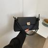 Bolsa Quadrada Pequena de Alto Padrão Feminina com Padrão de Diamante Fivela de Fecho Elegante Bolsa Feminina 2023 Nova Moda Bolsa de Ombro Transversal Bolsa Baguete Francesa