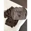 Pijama casual de estilo coreano para mujer color café con estampado de gato KT, conjunto de ropa de casa con pantalones largos de estampado de leopardo para otoño, se puede usar en exteriores