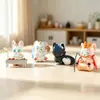 As figuras de caixa cega da Série Mundo Micro do Shin-chan, com cenas animadas, são adequadas como presentes de feriado e decorações para crianças.