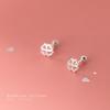 Nalan S925 Plata Estilo Bosque Fresco Hueco Flor de Cuatro Hojas Aretes de Tuerca para Mujer, Aretes Pequeños de Rosca para Estudiante G9487