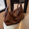 Bolso de Gran Capacidad para Mujer para Otoño e Invierno, Versátil Retro 2026 Nuevo Bolso de Hombro Cruzado de Moda, Bolso de Mujer Tipo Dumpling Texturizado
