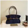 Bolso tote retro de gamuza para mujer, nueva colección de otoño 2026, elegante y sofisticado, adecuado para ir al trabajo, gran capacidad y se puede llevar en la mano