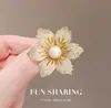 Broche de Flor de Diamante Cintilante Estilo Europeu e Americano, Alfinete Anti-Exposição Exquisito de Alta Qualidade para Fixar Roupas, Acessórios de Lapela para Terno