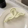 Grampo de Cabelo Grande Fosco Casual e Versátil para a Parte de Trás da Cabeça de Mulheres Clipe de Tubarão com Linha Ondulada Elegante Acessório de Cabelo