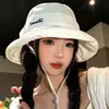 Sombrero de pescador blanco, simple y fresco, para mujer, hace que la cara se vea más pequeña, ala ancha para protección solar, sombrero para exteriores con correas para senderismo