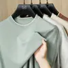 Camiseta de punto para hombre de nuevo estilo veraniego con bloques de color, algodón puro, talla grande, cuello redondo, manga corta, top básico versátil para el día a día
