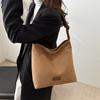 Bolso con estampado de leopardo súper popular para mujer, otoño e invierno 2025, nuevo y popular bolso cruzado versátil, bolso tipo cubo con un solo hombro y axila.