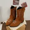 2026 Botas Curtas de Merlot Femininas com Franjas Botas de Cowboy Ocidentais Bordado Salto Grosso Elevação Retrô Botas Martin Botas de Cavaleiro Femininas