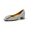 Versión de piel de oveja con aumento interno de altura de 7 cm, zapatos Mary Jane de punta cuadrada con hebilla de pedrería, tacones altos slip-on nuevos para mujer 2026