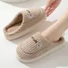 Pantuflas de algodón para hombre y mujer, mismo estilo, otoño e invierno, posparto, interior del hogar, antideslizantes, suela gruesa, felpa, cálidas, de pareja, con terciopelo