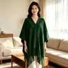Novo xale grande feminino versátil de cor sólida espessado com franjas quentes, capa jacquard simples espessa de outono e inverno de alta qualidade