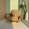 Sombrero de paja francés elegante de ala ancha con pequeña abertura trasera en la parte delantera Sombrero de paja coreano dulce con lazo protección solar Sombrero de playa para la costa