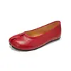 Zapatos de nicho para mujer con dedos separados, de suela plana, nuevo estilo de otoño, zapatos tabi de herradura, bailarinas de cuero suave, sin cordones, zapatos de un solo color de boca poco profunda