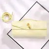Bolso Nuevo Estilo de Cuero Trenzado con Acabado de Alta Gama, Bolso de Hombro de Nicho, Moderno y a la Moda, Bolso de Mano con Herrajes Dorados, Bolso Bandolera Tipo Baguette