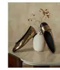 Versão em pele de ovelha 2026 novos sapatos de salto baixo com bico fino e color block retrô francês para mulheres com laço e sola macia estilo Mary Jane