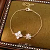 Pulsera de Trébol Flor de Nácar con Circonita, Pulsera de Lujo Ligero Nicho de Gama Alta, Joyería de Mano Exquisita y Versátil al por Mayor