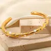 Pulsera de Acero Inoxidable Pulsera de Perlas Incrustadas de Moda Transfronteriza Joyería de Mano Nueva Retro Europea y Americana para Mujeres de Acero de Titanio Todo Fósforo
