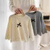Camiseta para Niñas Otoño 2025 Nueva Elegante de Primavera y Otoño para Niños Manga Larga Lunares Lazo Camisa Base Top Tendencia