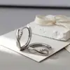 Pendientes Minimalistas de Plata S925 con un Diseño Elegante en Forma de Símbolo de Infinito, Versátiles para el Uso Diario