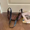 Bolso de Hombro tipo Dumpling para Viajes Diarios Verano 2026 Nuevo Estilo Alto Valor Único Nicho Retro Chic Estampado de Leopardo Bolso de Hombro Cruzado