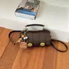 Bolso pequeño retro estilo coreano para mujer, nuevo bolso de hombro casual de moda 2026, bolso cruzado versátil de nicho para el día a día
