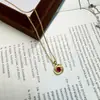 Corrente para Clavícula Dourada Escovada Vintage com Zircônia Estilo Chinês de Nicho Colar de Rubi para Mulheres Em Estoque Pronto para Envio