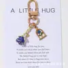 Llavero de Tarjeta de Abrazo Pequeño con Flor de Rosa Multicolor Linda Transfronteriza Europea y Americana Adorno Sencillo para el Día de San Valentín