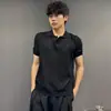 Camisa polo de malha vazada com padrão ondulado de alta qualidade para homens, verão, gola preta, manga curta, T versátil casual maduro