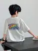 Camiseta de Verão com Manga Curta para Meninos 2026 Novo Estilo Verão Infantil Manga Meia-Manga Top Estiloso para Crianças Maiores, Moderno e Leve