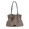 Bolso de axila simple de gran capacidad para mujer, nuevo bolso de hombro plisado de moda 2026, bolso tote versátil de ante para el trabajo