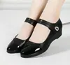 Zapatos para Madre de Tacón Medio de Piel Suave Suela Blanda Zapatos Rojos de Piel para Mujer Punta Redonda Cómodos Zapatos para Mujeres de Mediana Edad y Mayores