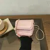Comercio Exterior Estilo Coreano Repujado Estampado en Caliente Letra Transfronterizo Nueva Llegada Puro 2026 Nuevo Estilo Moda Bolso Cuadrado Pequeño con Cadena de Hombro Cruzado