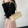 Bolsa texturizada para axila feminina, nova coleção primavera 2026, bolsa de ombro simples e estilosa para o dia a dia, bolsa de mão da moda para comércio exterior com detalhe de laço