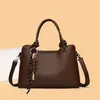 Bolsa de Mão Feminina de Luxo Leve Transfronteiriça 2026 Nova Bolsa Tote de Couro Macio de Grande Capacidade Versátil Bolsa Transversal