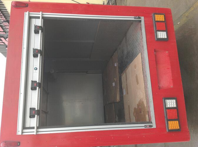 消防车卷帘门