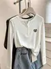 Camiseta chic de manga larga estilo coreano con diseño de botones para mujer, estilo casual de nicho para el día a día, top básico de moda y versátil