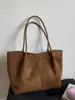 Nueva Bolsa de Hombro Grande de Gamuza para Viajes Otoño/Invierno 2025 Estilo Coreano Simple Ins Bolso de Hombro Versátil para Mujer