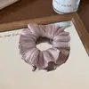 Scrunchie de Fio Sedoso de Alta Qualidade com Caimento, Luxuoso com Etiqueta Dourada, Pequeno Prendedor de Cabelo Fashion, Acessório de Cabelo de Renda Franzida