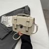 Bolso pequeño versátil para mujer otoño e invierno Nueva Moda bolso bandolera retro otoño e invierno estilo western portátil Bolso bandolera pequeño cuadrado
