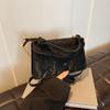 Bolso pequeño popular de este año para mujer, verano 2024, nueva moda, bolso cuadrado pequeño portátil, textura simple, bolso de mensajero de hombro