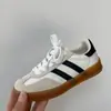 Zapatos Infantiles QQO Otoño 2024 Color Caramelo Zapatillas de Entrenamiento Infantiles Zapatos Casuales de Terciopelo Retro para Niños y Niñas Zapatos de Tabla para Estudiantes