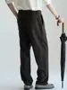 Pantalones casuales para hombre de lana con textura de espiga y cintura semi-elástica, colección otoño 2026, estilo de pierna recta con una estética "old money"