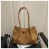 Bolso Casual de Gran Capacidad 2025 Invierno Nuevo Estilo Bolso de Hombro Personalizado para Mujer Bolso Tote Retro Simple de Moda