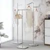 Estante de exhibición de piso de acero inoxidable para tiendas de ropa, perchero colgante plateado para tiendas de ropa para hombres y mujeres